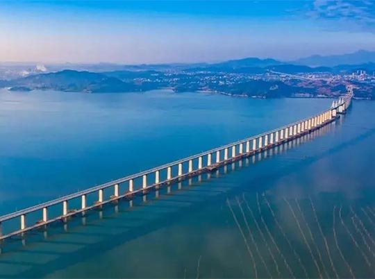 中國首條跨海高鐵開始鋪軌！高質(zhì)量砂石骨料助力高鐵建設(shè)